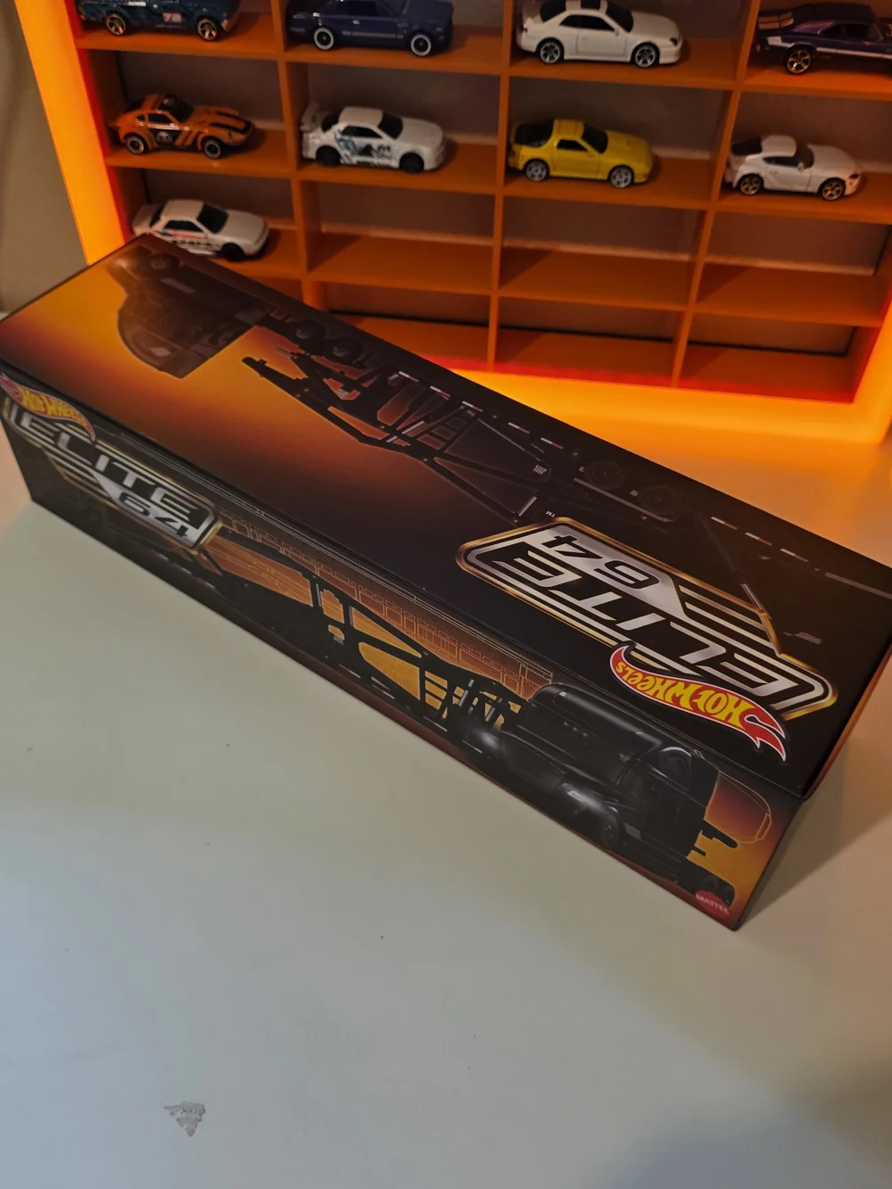 Mattel Hot Wheels Elite 64 Freightliner Cascade